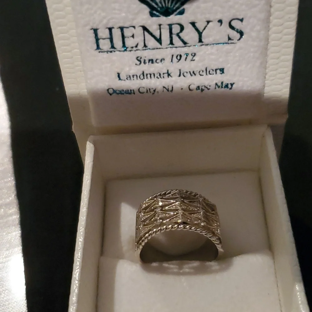 Ring - Picture 5 of 5